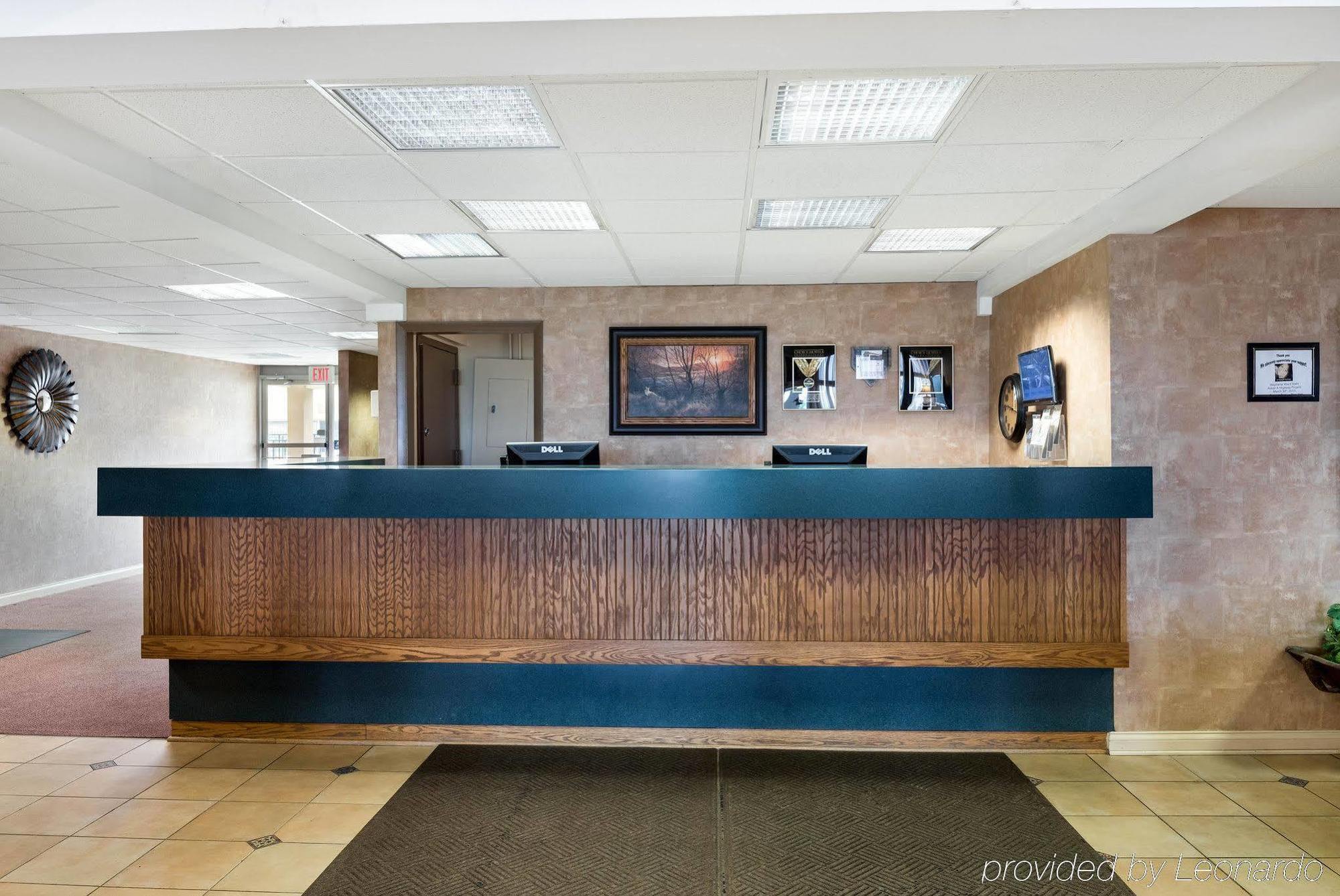 Econo Lodge Inn & Suites Triadelphia - Wheeling Exterior foto